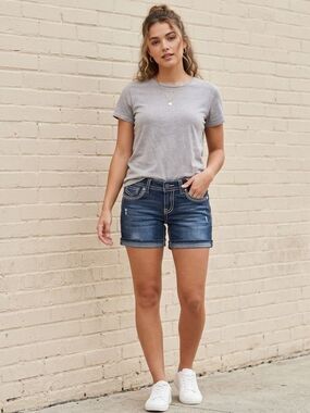 BONGO size 9 distressed cuff bottom jean short left pocket missing button